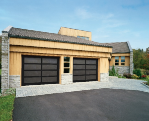 Prolongez votre aire d’habitation avec des portes de garage toutes vitrées