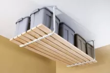 Classez votre garage avec ces idées de rangement au plafond