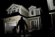 Attention de ne pas laisser votre porte de garage ouverte durant la nuit!